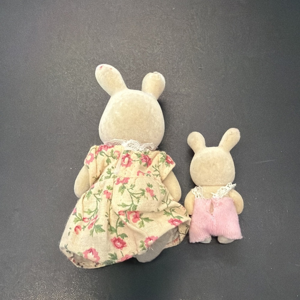 Calico Critters Rabbit Mother Baby Set Floral Dress Figures Sylvanian Families - Picture 3 of 4